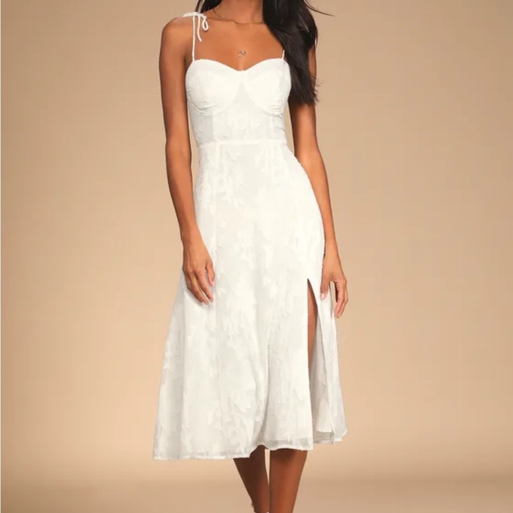 Lulu’s White Floral Jacquard Midi Dress